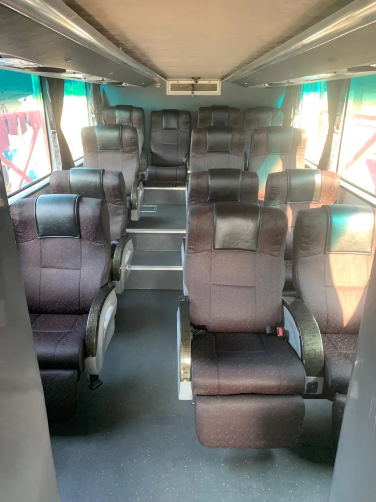 Tempat duduk bas selepas cucian
